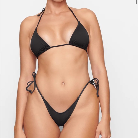 COPY - Skims triangle bikini top - Picture 1 of 3